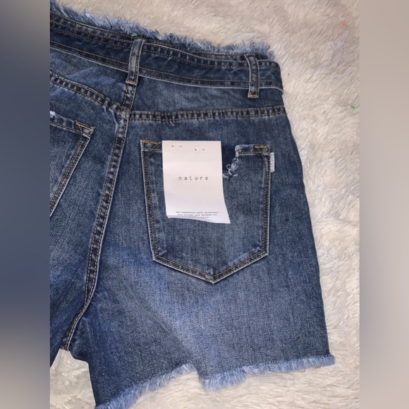 NATURE Women’s Distressed Cut-Out Shorts w/ Jean Made Belt Included Sz XS NWT - Picture 5 of 9